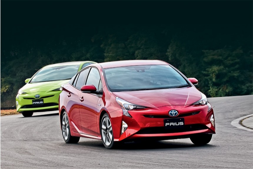 Сергей Знаемский поездил на гибридомобиле Toyota Prius четвертого поколения