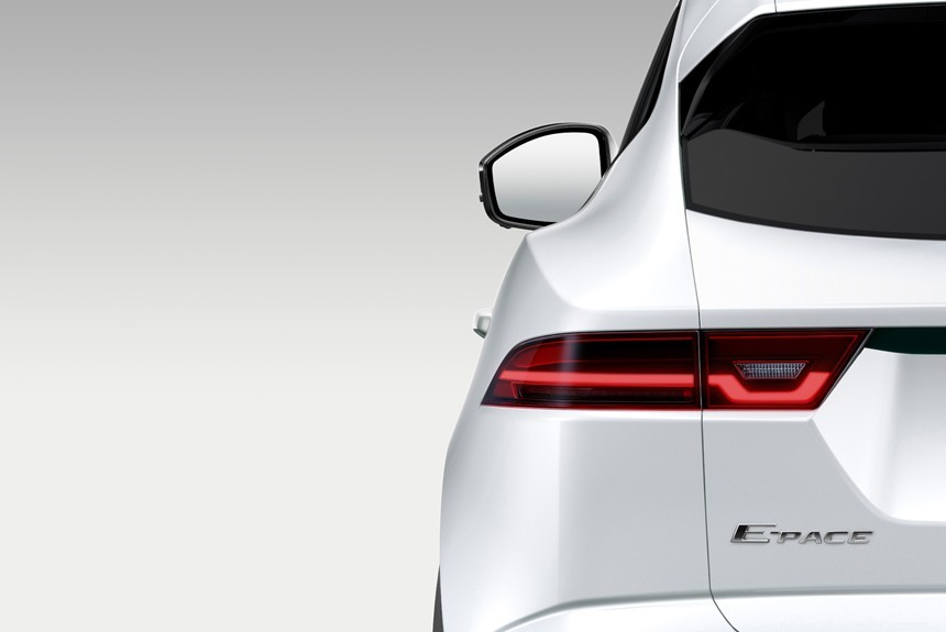 Компактный кроссовер Jaguar E Pace готовится к дебюту