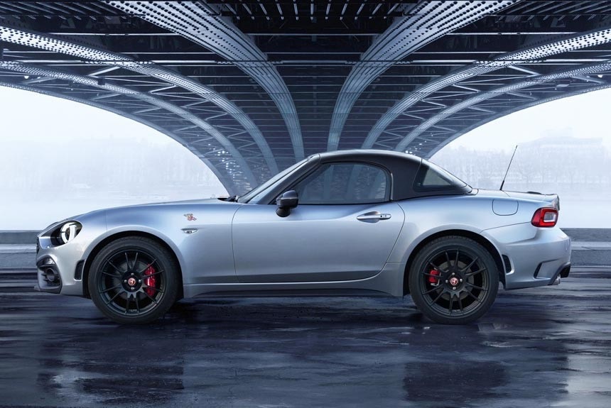Abarth покажет в Женеве родстер 124 GT с карбоновым верхом Abarth покажет в Женеве родстер 124 GT с карбоновым верхом