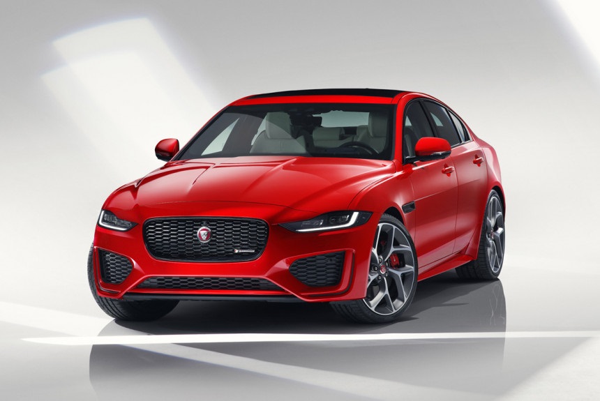 Седан Jaguar XE обновлен но гамма моторов урезана