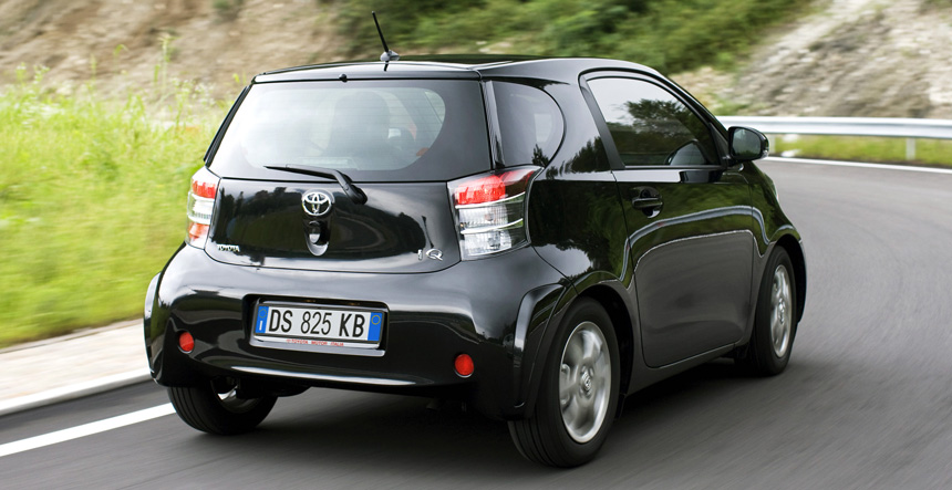Микрохэтчбек Toyota iQ ушел на покой — Авторевю